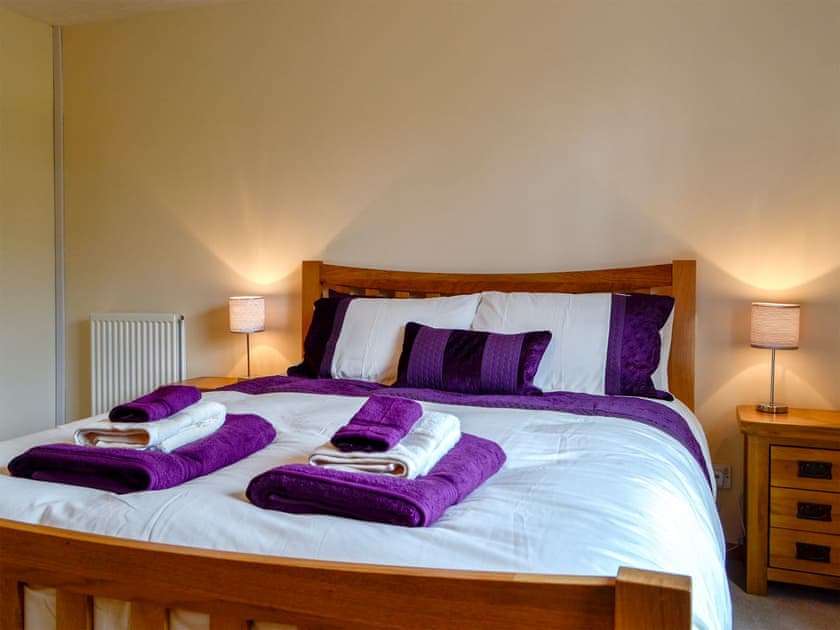 Comfortable bedroom with kingsize bed | Bryn Villa, Howey, near Llandrindod Wells