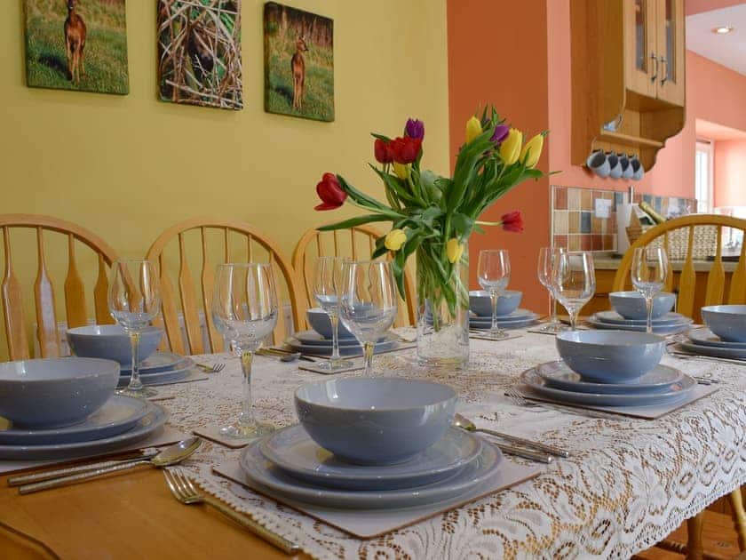Delightful dining area | Grace’s Cottage - Invertrossachs Estate Cottages, Invertrossachs, near Callander