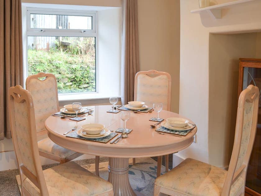 Charming dining table and chairs | 1 Below Chapel, Blackawton, near Dartmouth