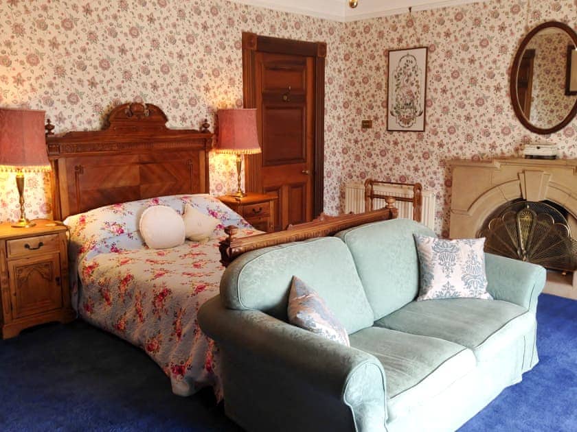 Double bedroom | Dunvarlich House, Aberfeldy