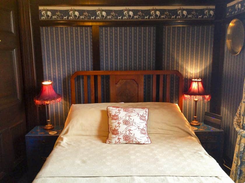 Double bedroom | Dunvarlich House, Aberfeldy