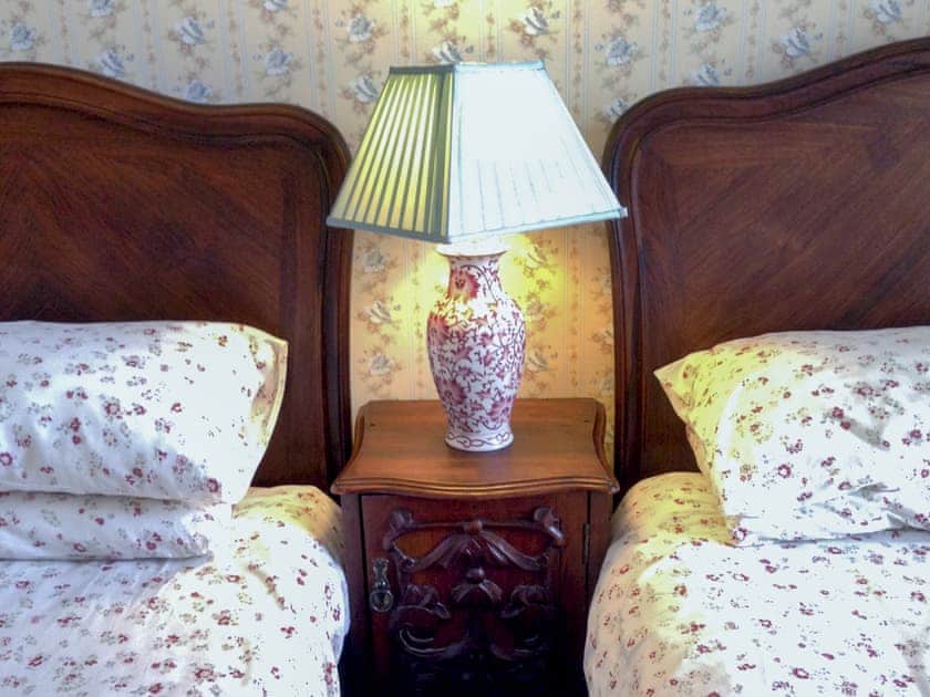 Twin bedroom | Dunvarlich House, Aberfeldy