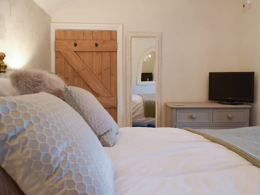 Double bedroom | Clicker’s Cottage, Ringstead, near Thrapston