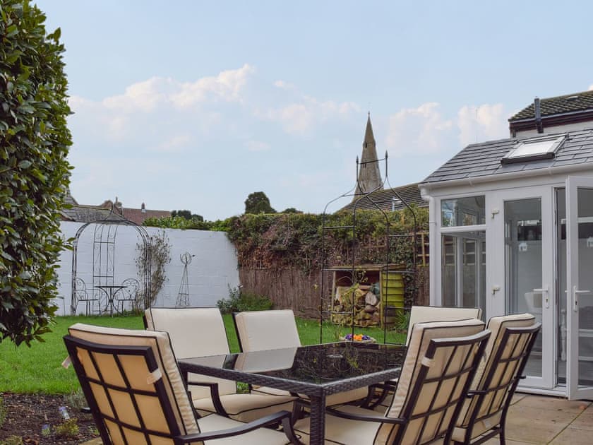 Sitting-out-area | Clicker’s Cottage, Ringstead, near Thrapston
