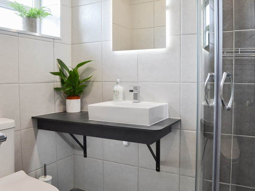 Shower room | Maes y Mor, Criccieth, near Porthmadog