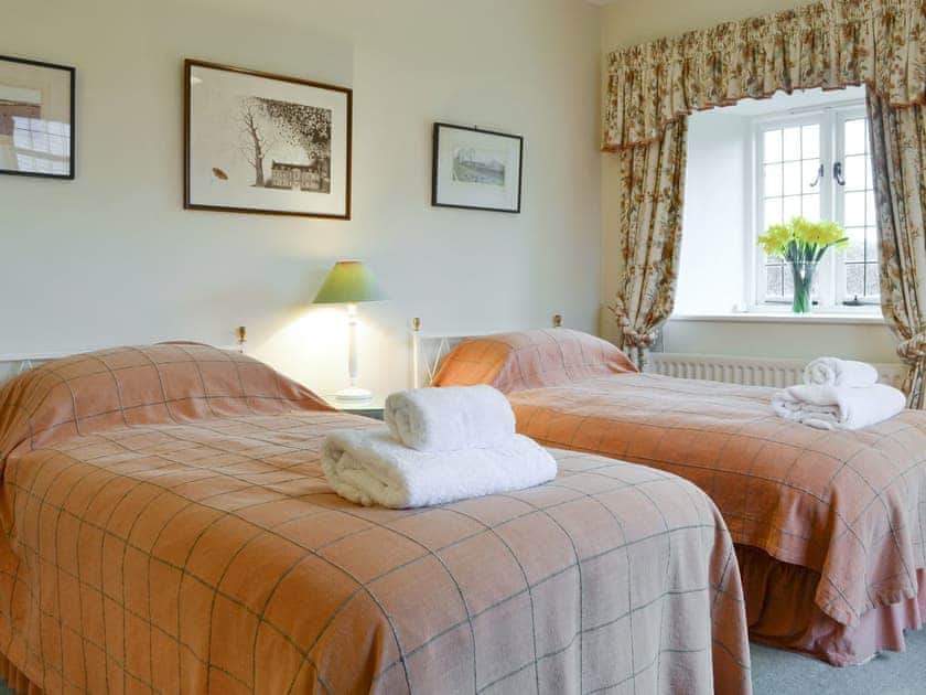 Comfortable twin bedroom | The Dovecote, Harrogate