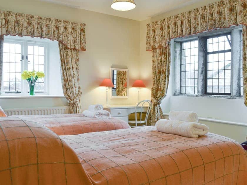 Light and airy twin bedroom | The Dovecote, Harrogate