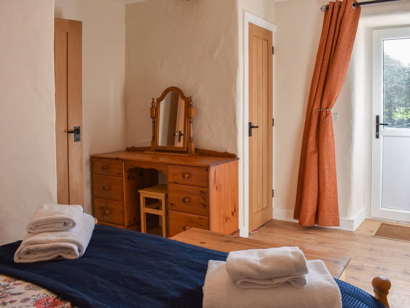 Pretty double bedded room | Bull Pen - Morwenna Barns, Mount Hawke, near St Agnes
