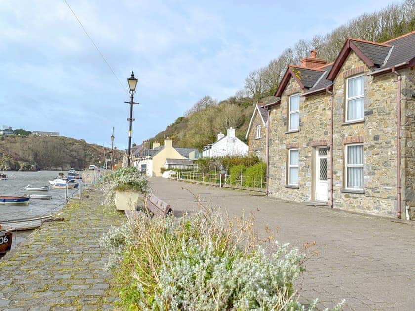 Set in a unique spot on the banks of the quay | Yorke Villa, Fishguard