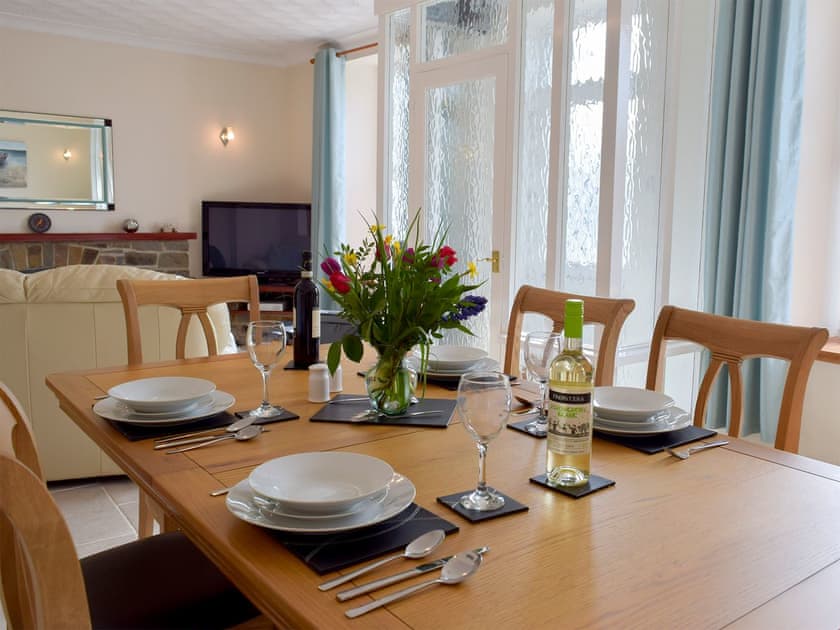 Spacious living/dining room | Yorke Villa, Fishguard