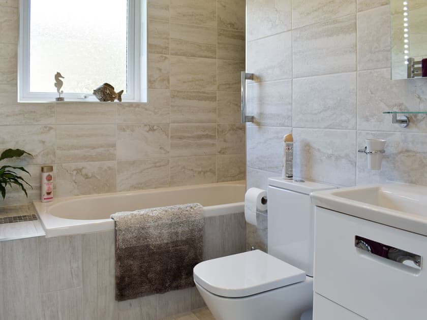Family bathroom | Moonrakers, Ruan Lanihorne, near Truro