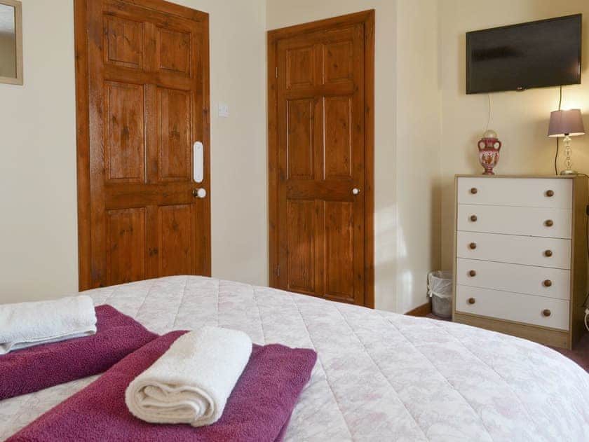 Peaceful double bedroom | Cefn Helyg Bach, Cemaes Bay