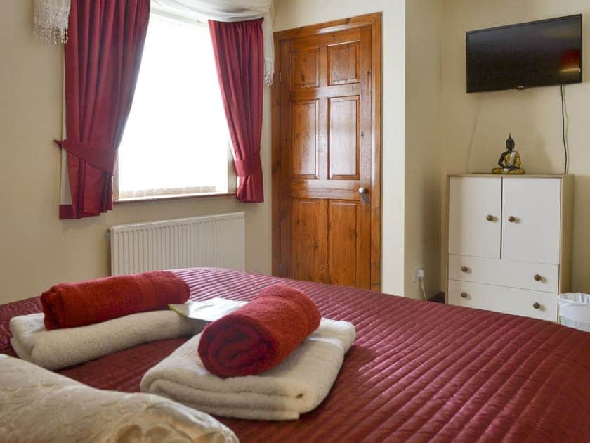 Light and airy double bedroom | Cefn Helyg Bach, Cemaes Bay