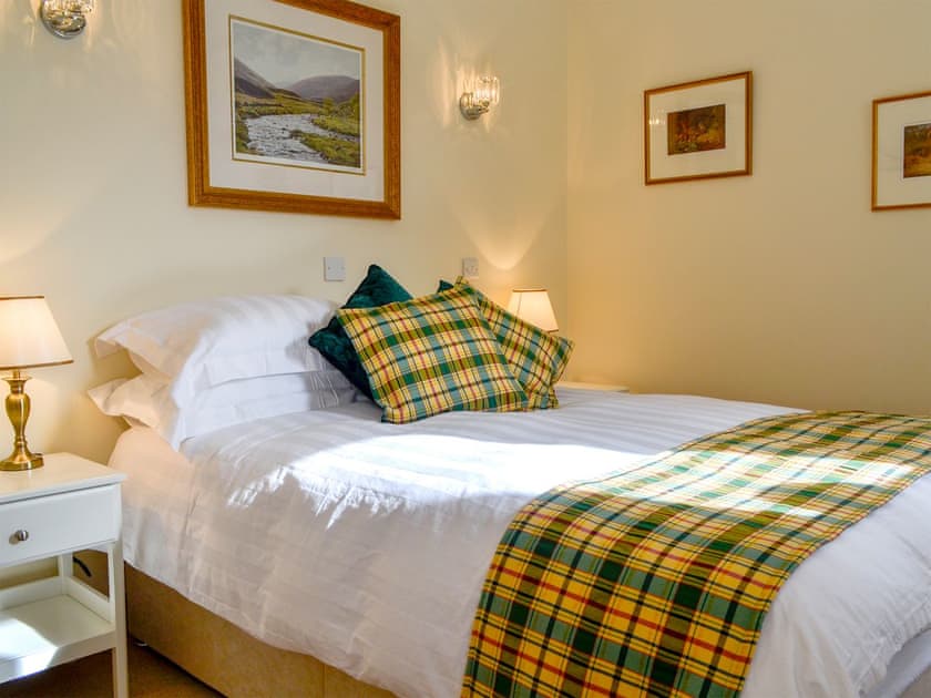 Relaxing bedroom with kingsize bed | The Old Inverchroskie Kennels - Inverchroskie, Enochdhu, near Pitlochry