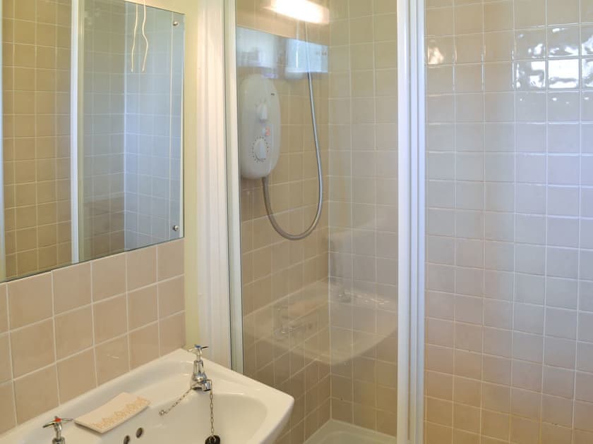 En-suite shower room with cubicle | Tregella Farm Cottage, Near Padstow