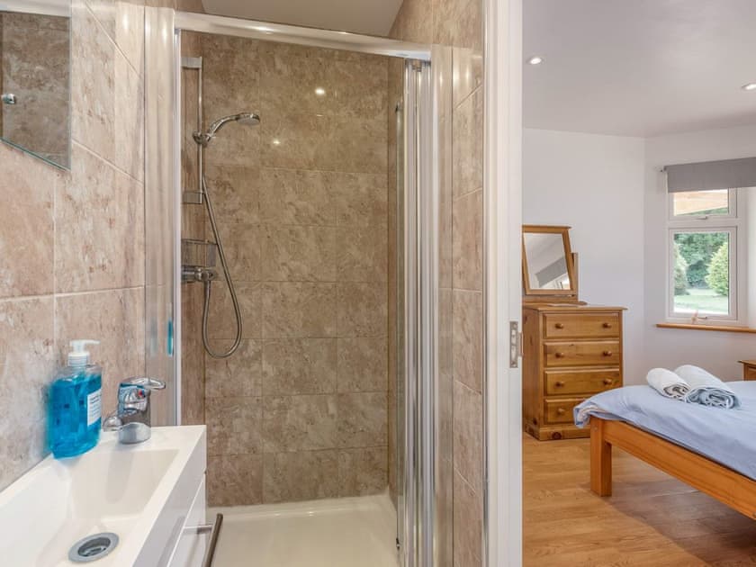 En-suite shower room | Grange Farm Holiday’s - Red Squirrel Lodge - Grange Farm Holidays, Wootton, near Ryde