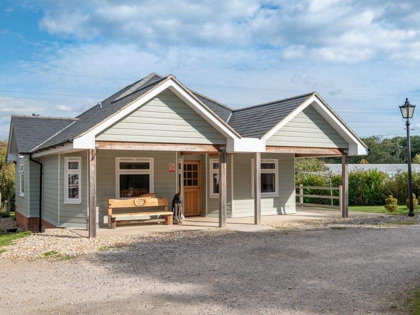 Outstanding holiday home | Grange Farm Holiday’s - Red Squirrel Lodge - Grange Farm Holidays, Wootton, near Ryde