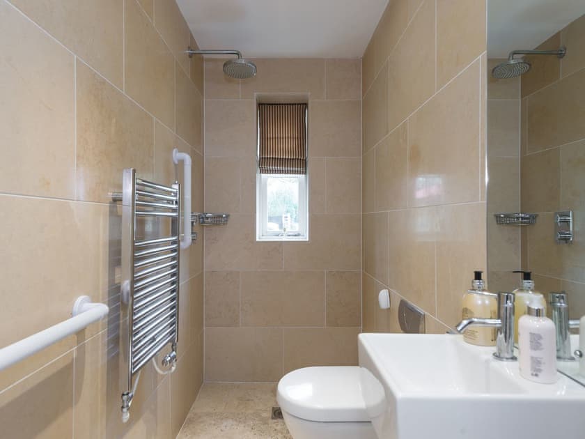 Shower room | Liliy Pad Lodge - Garden House Cottages, Market Stainton, near Market Rasen