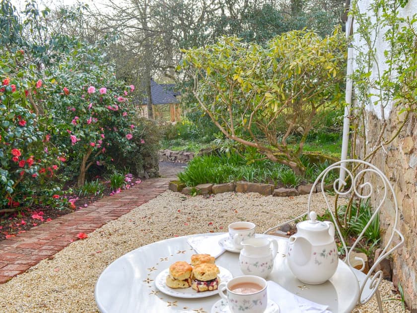 Sitting-out-area | Manor Cottage - Grattan Manor Cottages, Bow, near Crediton