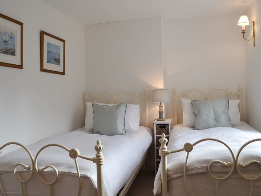 Twin bedroom | Grattan Cottage - Grattan Manor Cottages, Bow, near Crediton