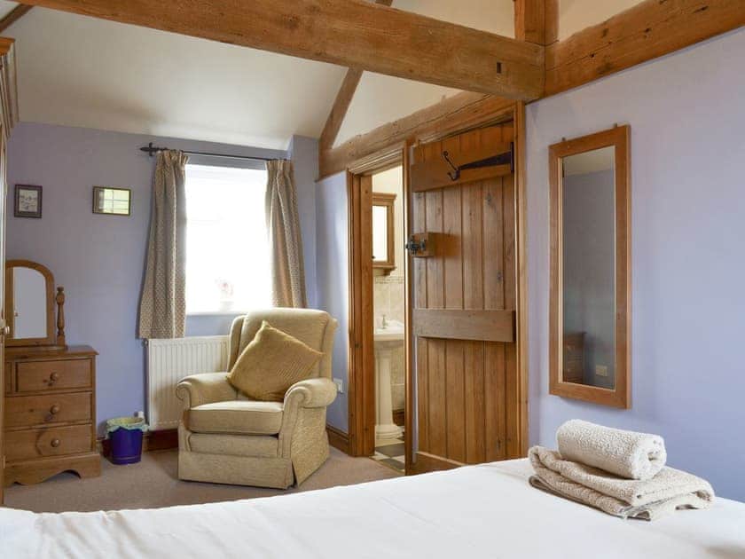 Spacious master bedroom suite | Cass Lodge, near Easingwold