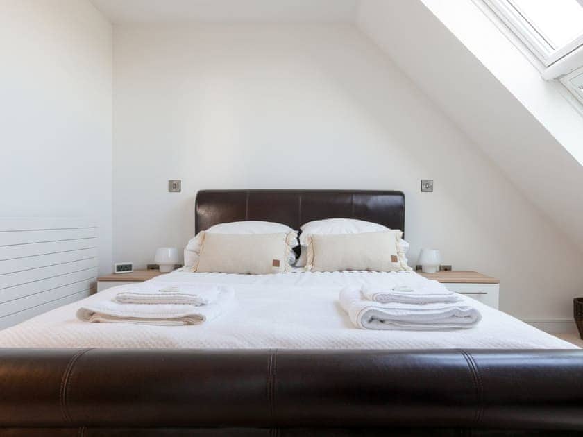 Comfortable double bedroom | The Penthouse @ Ocean Breeze, Stoke Fleming