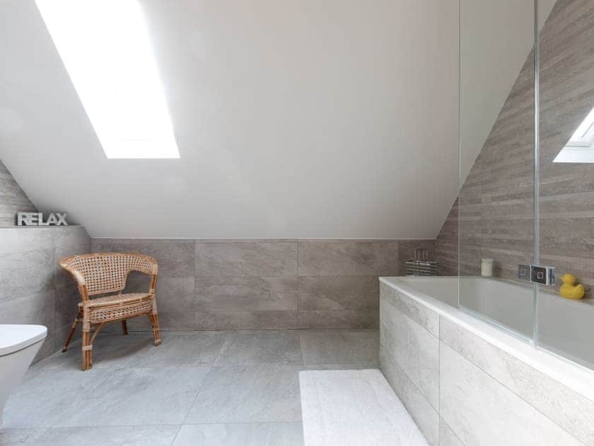 Stylish bathroom | The Penthouse @ Ocean Breeze, Stoke Fleming