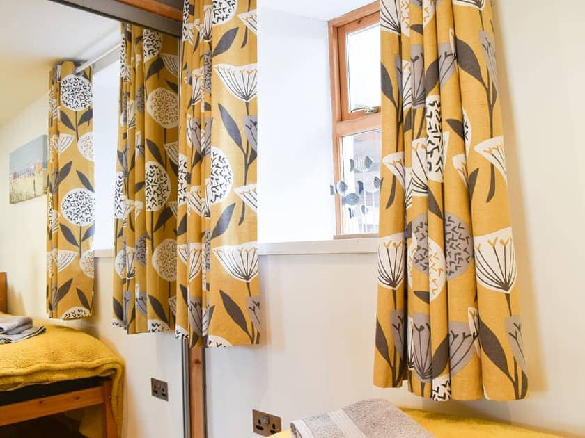 Bright and cheerful double bedded room | Viaduct View, Cullen, near Buckie