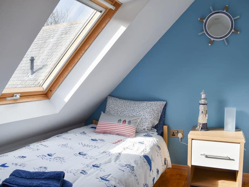 Pretty single bedded room | Viaduct View, Cullen, near Buckie