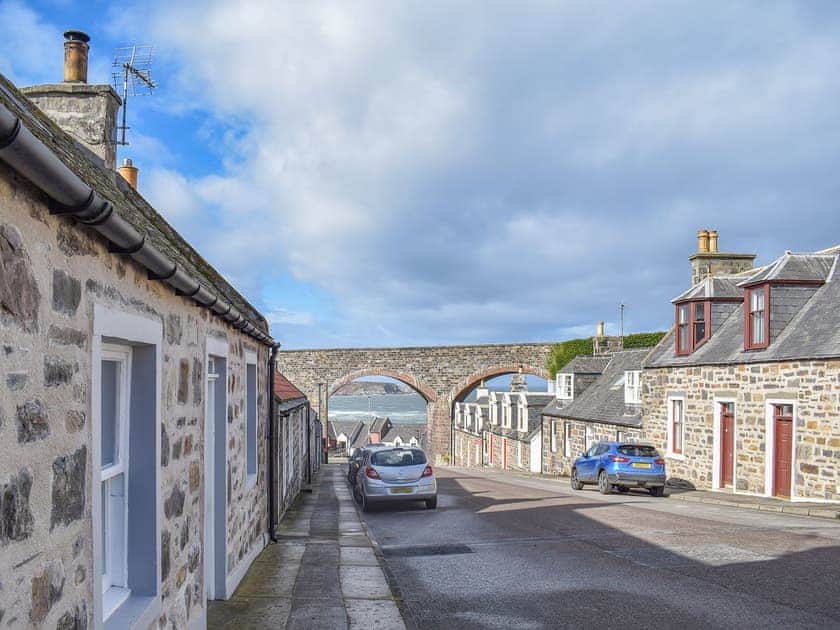 Charming traditional Scottish seaside cottage | Viaduct View, Cullen, near Buckie