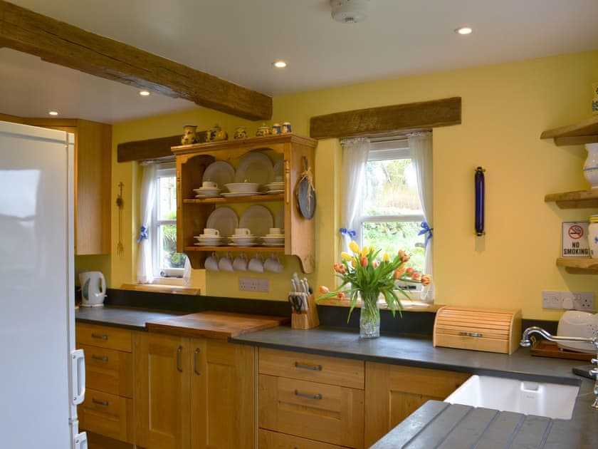 Well equipped kitchen | Lower Trethinna Cottage, Altarnun, near Launceston