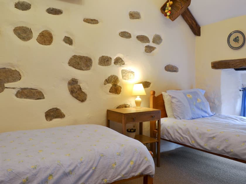 Twin bedroom | Lower Trethinna Cottage, Altarnun, near Launceston