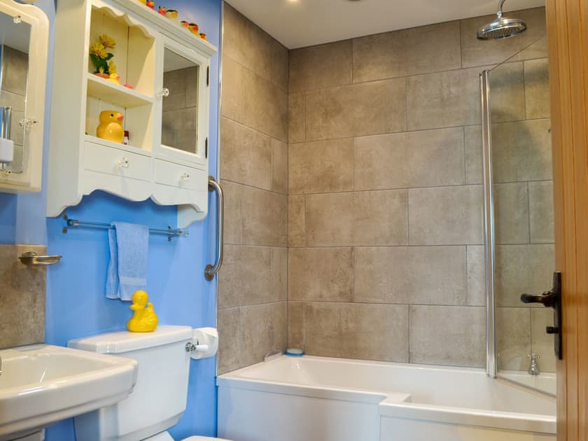 Bathroom | Lower Trethinna Cottage, Altarnun, near Launceston