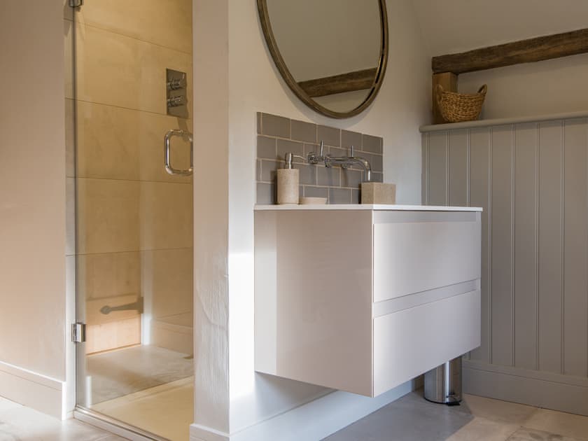 Bathroom | Great Foxmoor Barn, Leith Hill
