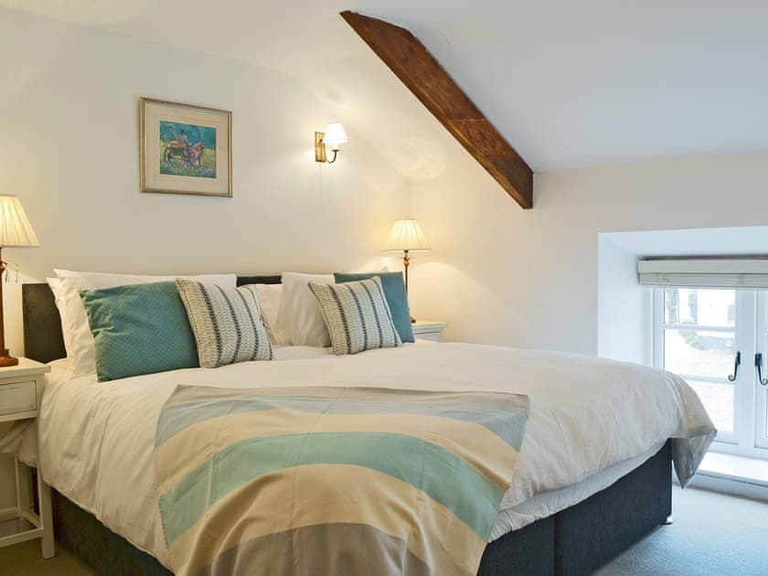 Sumptuous double bedroom | Manor Cottage - Grattan Manor Cottages, Bow, near Crediton