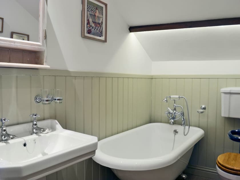 Attractive bathroom | Manor Cottage - Grattan Manor Cottages, Bow, near Crediton