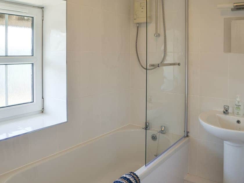 Bathroom | Granary Cottage - Peigh Hills Farm, Tritlington, near Morpeth