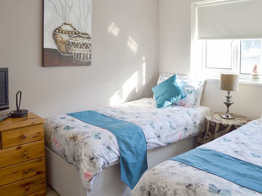 Comfortable twin bedroom | Seagull Cottage, Portreath
