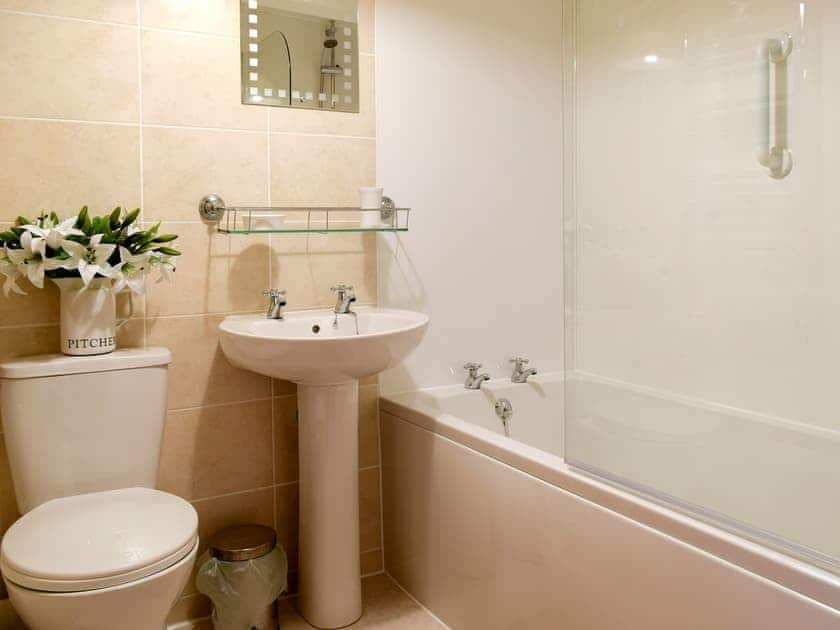 Bathroom | Harriet’s Hideaway, Thornthwaite, near Keswick