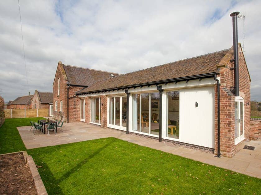 Characterful holiday home with enclosed garden | The Cartshed, Slindon, near Eccleshall