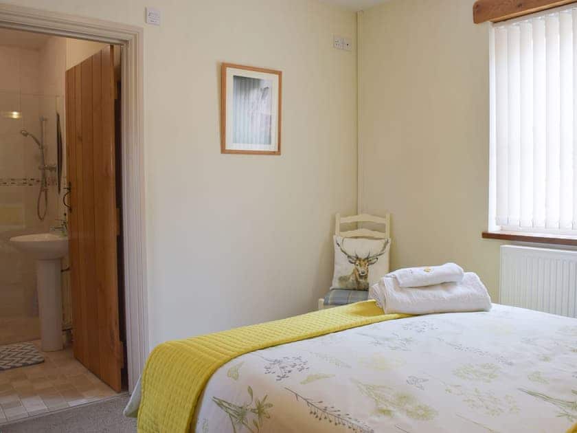Double bedroom with en-suite | Piglets Cottage, Canaston Bridge, near Narberth