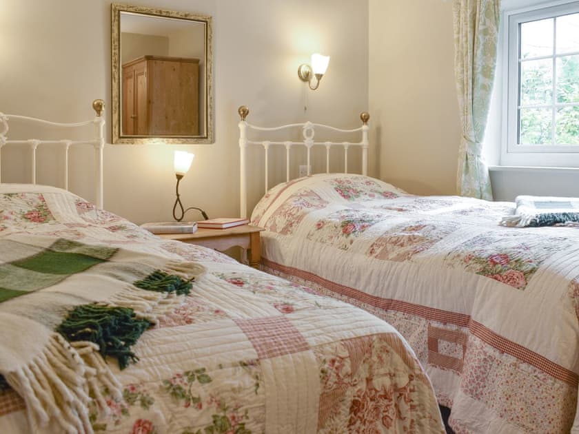 Comfortable twin bedroom | Manor House Cottage, Holme on Swale, near Thirsk