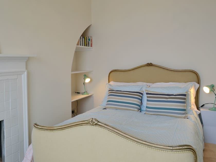 Comfortable double bedroom | Twin Bays House, Scarborough