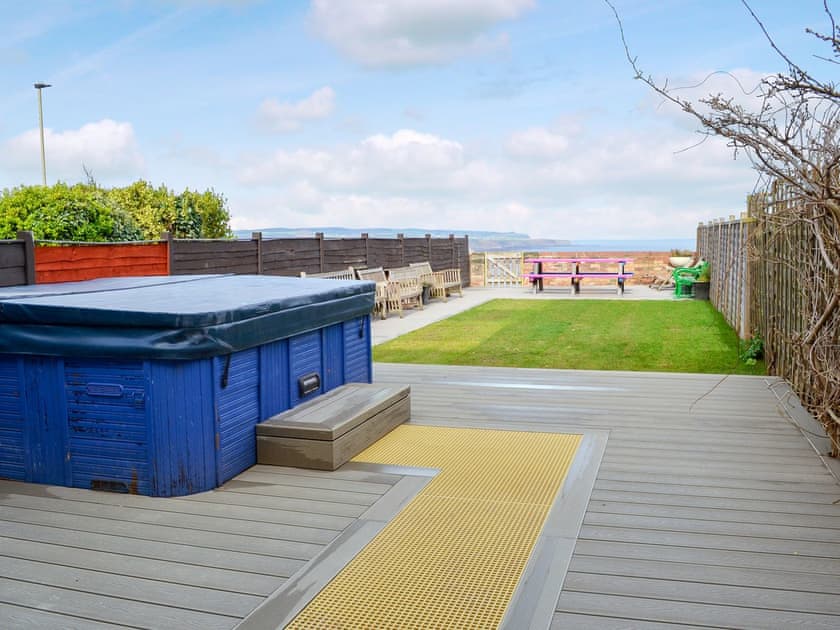 Large garden with hot tub and sea views | Twin Bays House, Scarborough