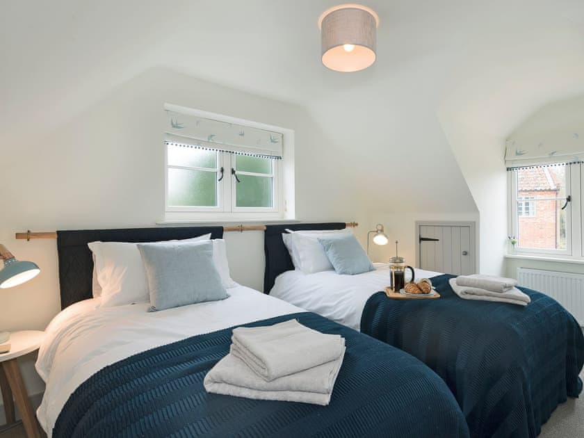 Charming twin bedroom | Meadow View, North Walsham