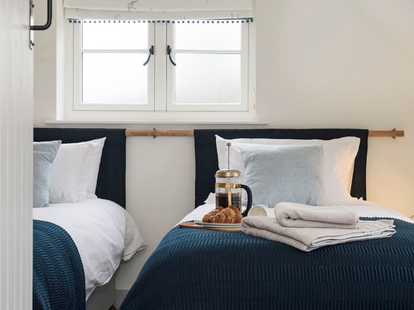 Charming twin bedroom | Meadow View, North Walsham