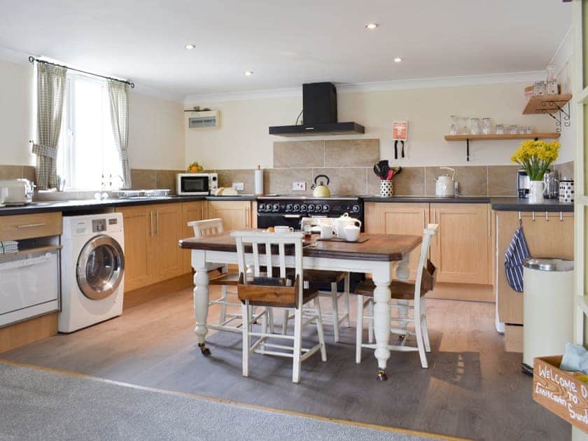 Fully appointed kitchen with dining area | The Sunday School, Enniscaven, near St Austell