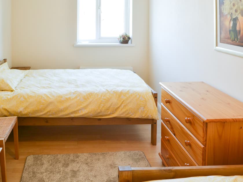 Cosy twin bedroom | Smuggler’s Retreat, Newbiggin-by-the-Sea