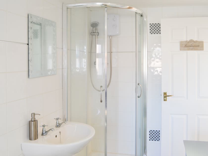 Bathroom with bath and shower cubicle | Smuggler’s Retreat, Newbiggin-by-the-Sea