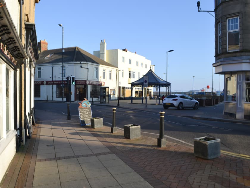 Situated just yards from the propmenade and beach | Smuggler’s Retreat, Newbiggin-by-the-Sea